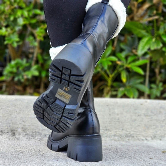 Women's Sherpa Faux Fur Ankle Boot Black Color - Picture 6 of 6